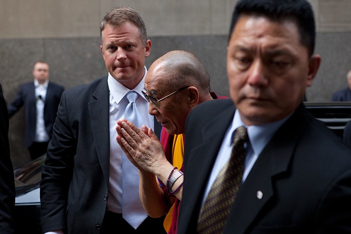 https://gazarphoto.com/files/gimgs/th-10_DalaiLama-guards.jpg