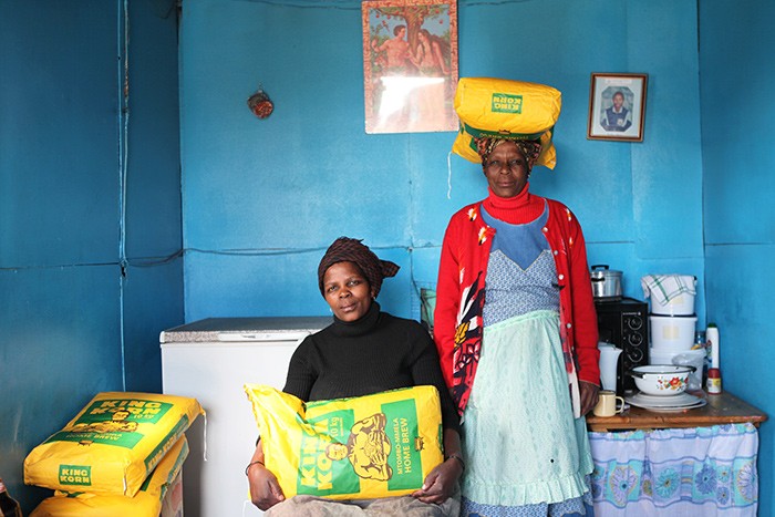 https://gazarphoto.com/files/gimgs/th-8_Women-w-Flour-Bags-on-Head.jpg